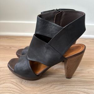 Coclico Fabiana Leather Cutout Bootie | Black | Size: EU 39 1/2